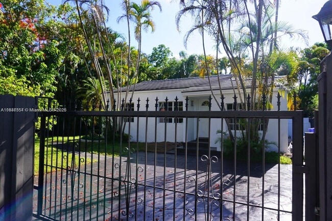 2450 SW 19th Ave in Miami, FL - Building Photo - Building Photo