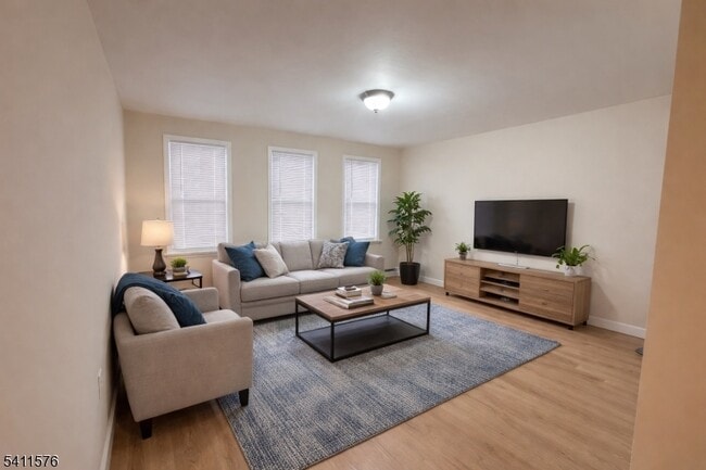 property at 33 Hayward Pl