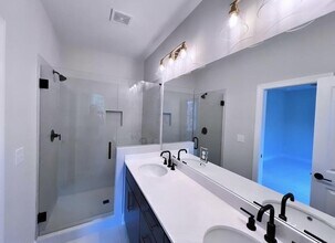 2426 Lakeshore Ln in Atlanta, GA - Building Photo - Building Photo