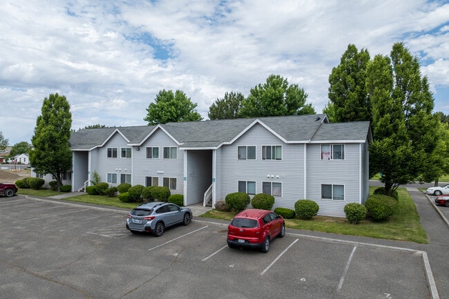 Pioneer Park Apartment in Connell, WA - Foto de edificio - Building Photo