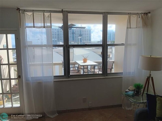 305 N Pompano Beach Blvd in Pompano Beach, FL - Building Photo - Building Photo