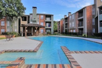 Venetian Apartamentos Houston in Houston, TX - Foto de edificio - Building Photo