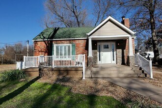 1037 Prigge Rd in St. Louis, MO - Building Photo - Building Photo