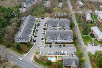 Heritage Green Condominiums in North Andover, MA - Foto de edificio - Building Photo