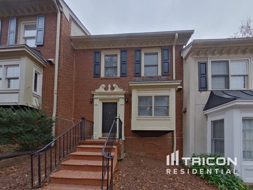 115 Brantley Rd in Atlanta, GA - Foto de edificio