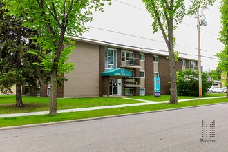 Willow Apartments in Edmonton, AB - Building Photo - Building Photo