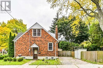 40 Plaxton Dr in Toronto, ON - Building Photo - Building Photo