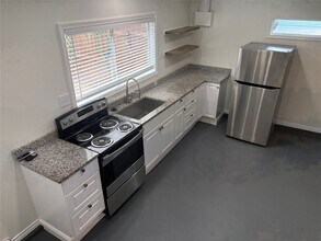 5325 Avenue R 1/2 in Galveston, TX - Building Photo - Building Photo