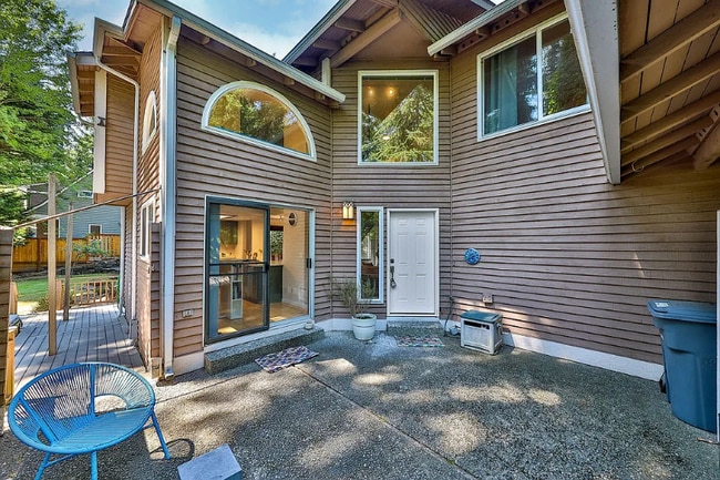 3233 168th Pl SE in Bellevue, WA - Foto de edificio - Building Photo