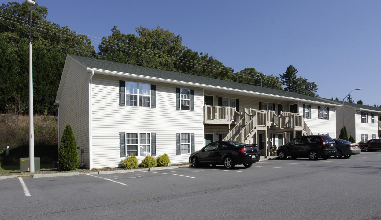 Creekside at Asheville in Asheville, NC - Building Photo