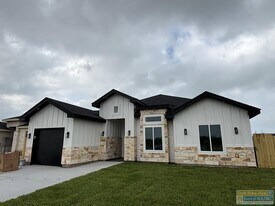 3002 Eliseo Villarreal Ave in Port Isabel, TX - Building Photo