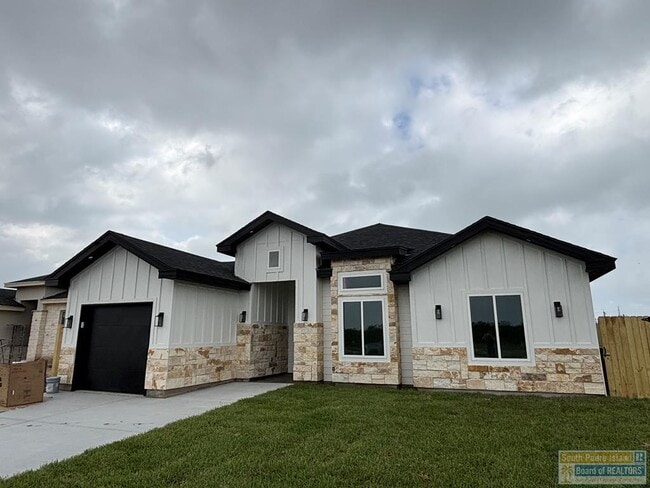 property at 3002 Eliseo Villarreal Ave