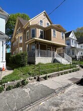 210 Woodlawn Terrace-Unit -3rd Floor in Waterbury, CT - Foto de edificio - Building Photo