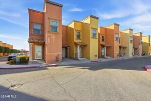 3150 N Yarbrough Dr in El Paso, TX - Building Photo