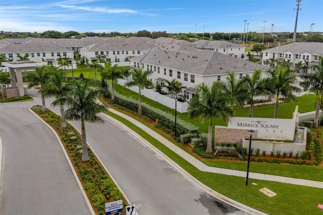156 SW 171st Ln in Pembroke Pines, FL - Building Photo