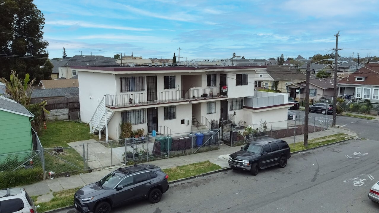 2705 E 21st St in Oakland, CA - Building Photo