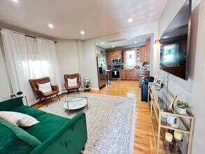 123 Forest St, Unit 1 in Medford, MA - Building Photo - Building Photo
