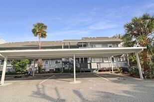 255 Fenwick Dr in Venice, FL - Building Photo