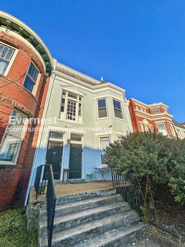 2034 W Grace St in Richmond, VA - Building Photo - Building Photo