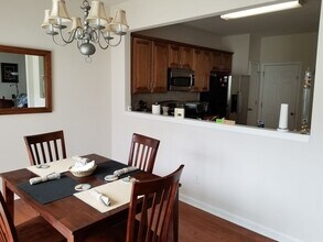 425 S Sharon Amity Rd in Charlotte, NC - Building Photo - Building Photo
