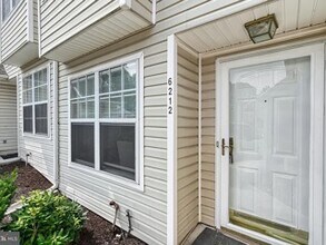 6212 Spring Knoll Dr in Harrisburg, PA - Foto de edificio - Building Photo