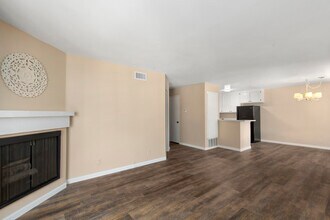 19104 Alamo Ln, Unit 172 in Yorba Linda, CA - Foto de edificio - Building Photo