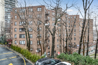 Southbridge Park in Fort Lee, NJ - Building Photo - Building Photo