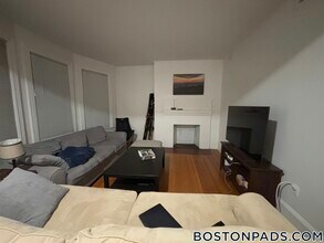 1516 Commonwealth Ave in Boston, MA - Foto de edificio - Building Photo