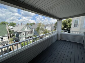 37 Hancock St, Unit 3 in Somerville, MA - Foto de edificio - Building Photo