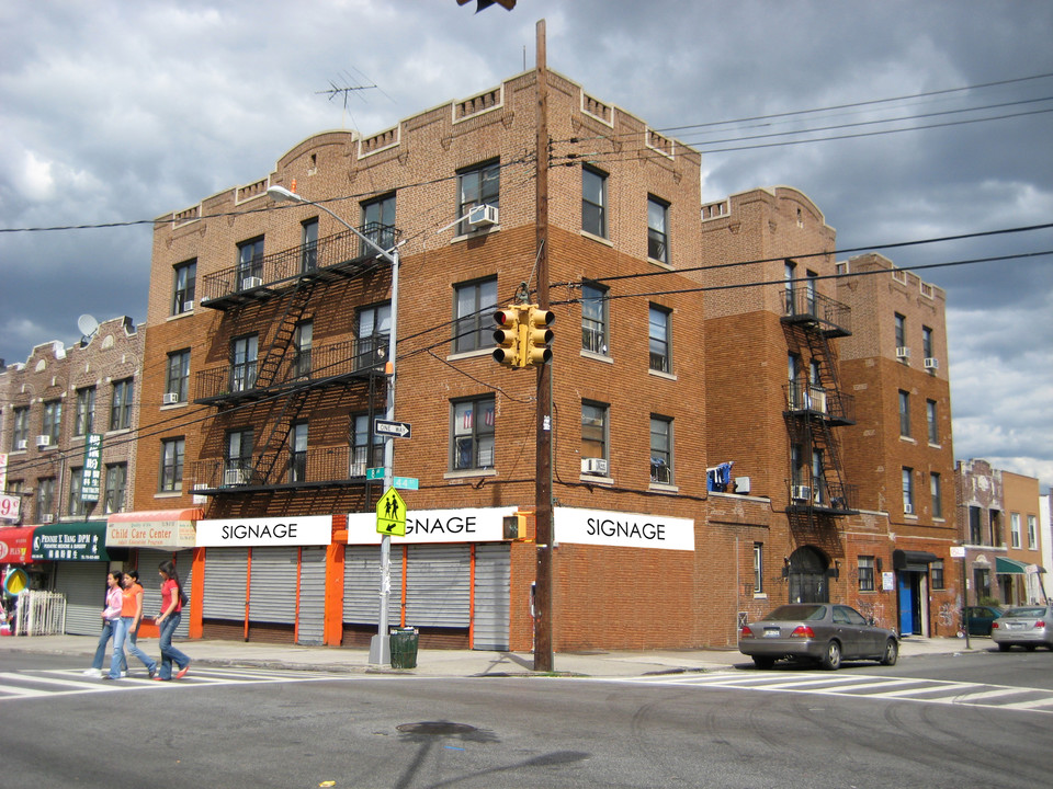 4317-4323 Eighth Ave in Brooklyn, NY - Foto de edificio