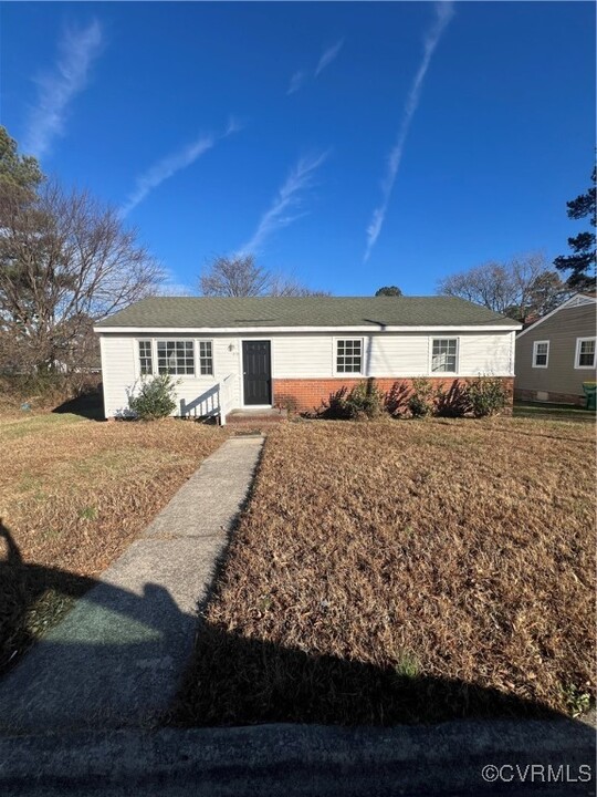 319 Hoke Ave in Hopewell, VA - Building Photo