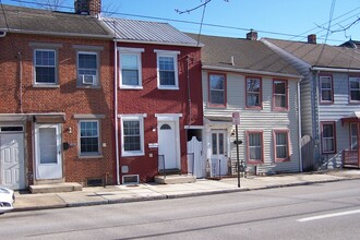 141 N Bedford St in Carlisle, PA - Building Photo - Building Photo