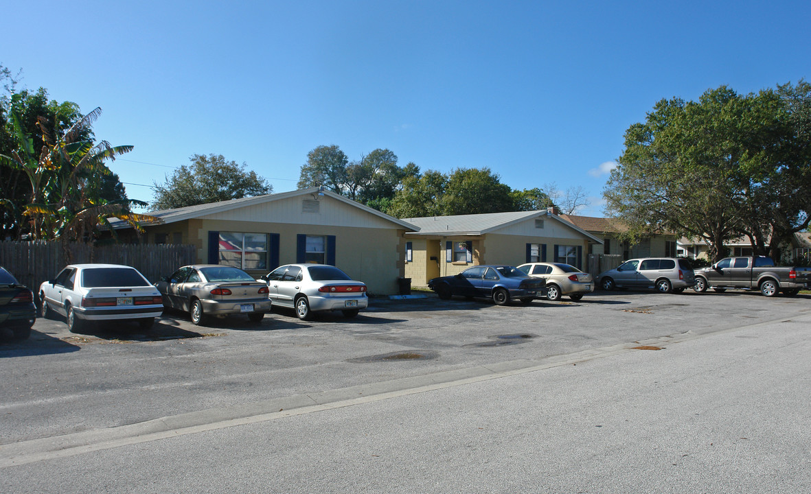 Gandy Village in St. Petersburg, FL - Building Photo