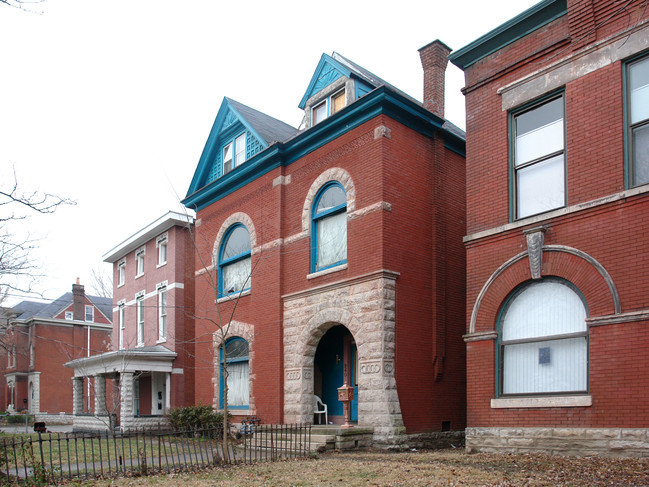 940 S 6th St in Louisville, KY - Foto de edificio - Building Photo