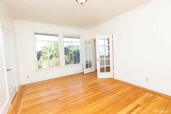 property at 3033 Franklin St