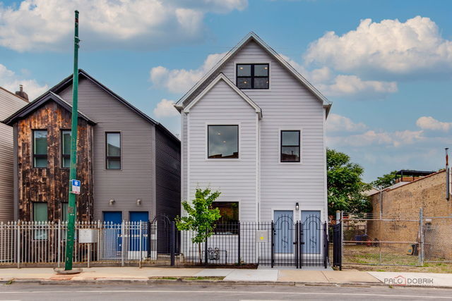 1734 N California Ave, Unit 1 in Chicago, IL - Foto de edificio