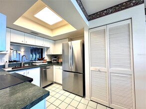 1155 Edgewater Cir in Bradenton, FL - Foto de edificio - Building Photo