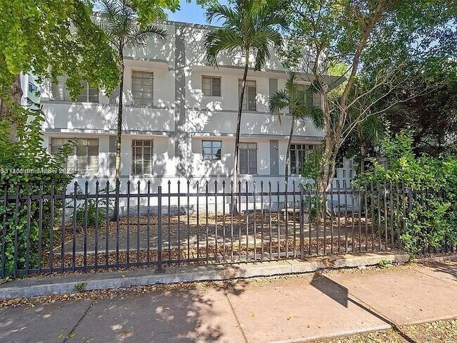 817 Lenox Ave. in Miami Beach, FL - Building Photo - Building Photo