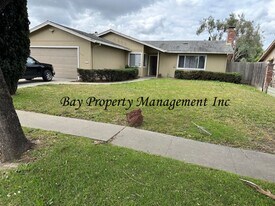 722 St Helen Way in Salinas, CA - Building Photo