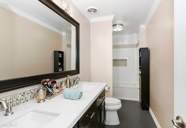 400 S Flower St in Orange, CA - Building Photo - Building Photo
