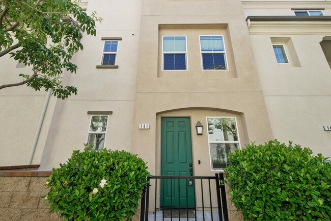 141 Eureka Pl in Upland, CA - Foto de edificio - Building Photo