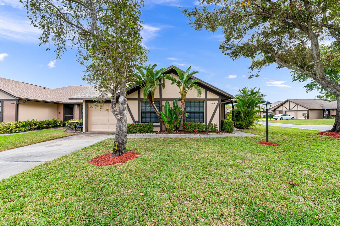 13149 Inglenook Ct in Ft. Myers, FL - Foto de edificio