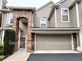 1231 NE Horizon Loop in Hillsboro, OR - Building Photo