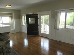 324 Vista Pl in Los Angeles, CA - Building Photo - Building Photo