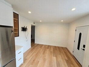 14929 Titus St, Unit a in Los Angeles, CA - Building Photo - Building Photo