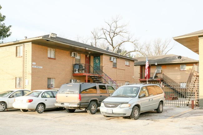 Hershe Apartments in Houston, TX - Building Photo - Building Photo