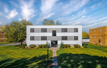1673 Southbend Dr in Rocky River, OH - Building Photo - Building Photo