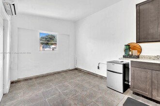 10800 NW 22nd Ct in Miami, FL - Building Photo - Building Photo