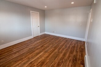 21 Essex St in Saugus, MA - Building Photo - Building Photo