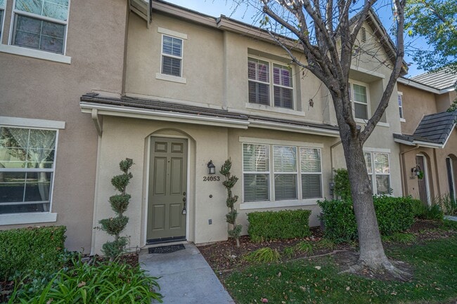 24053 Meadowbrook Ln in Santa Clarita, CA - Building Photo - Building Photo